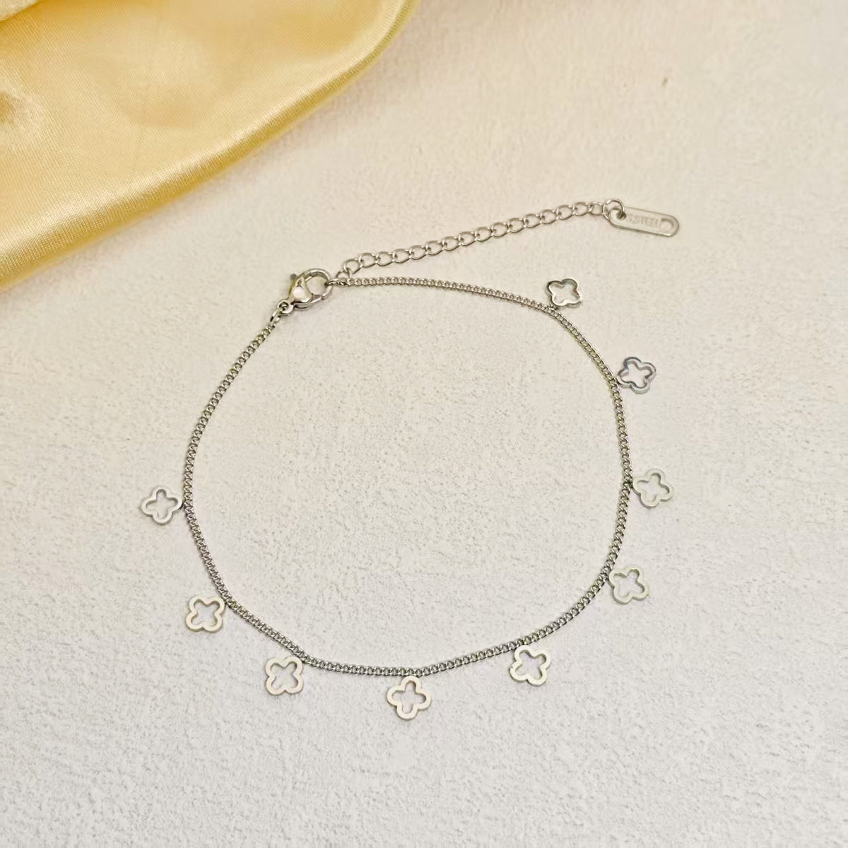 Camille Clovers Charm Anklet - Joie d’Or