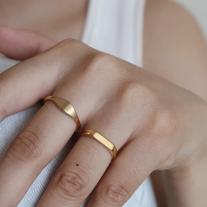 Élodie Minimal Signet Ring