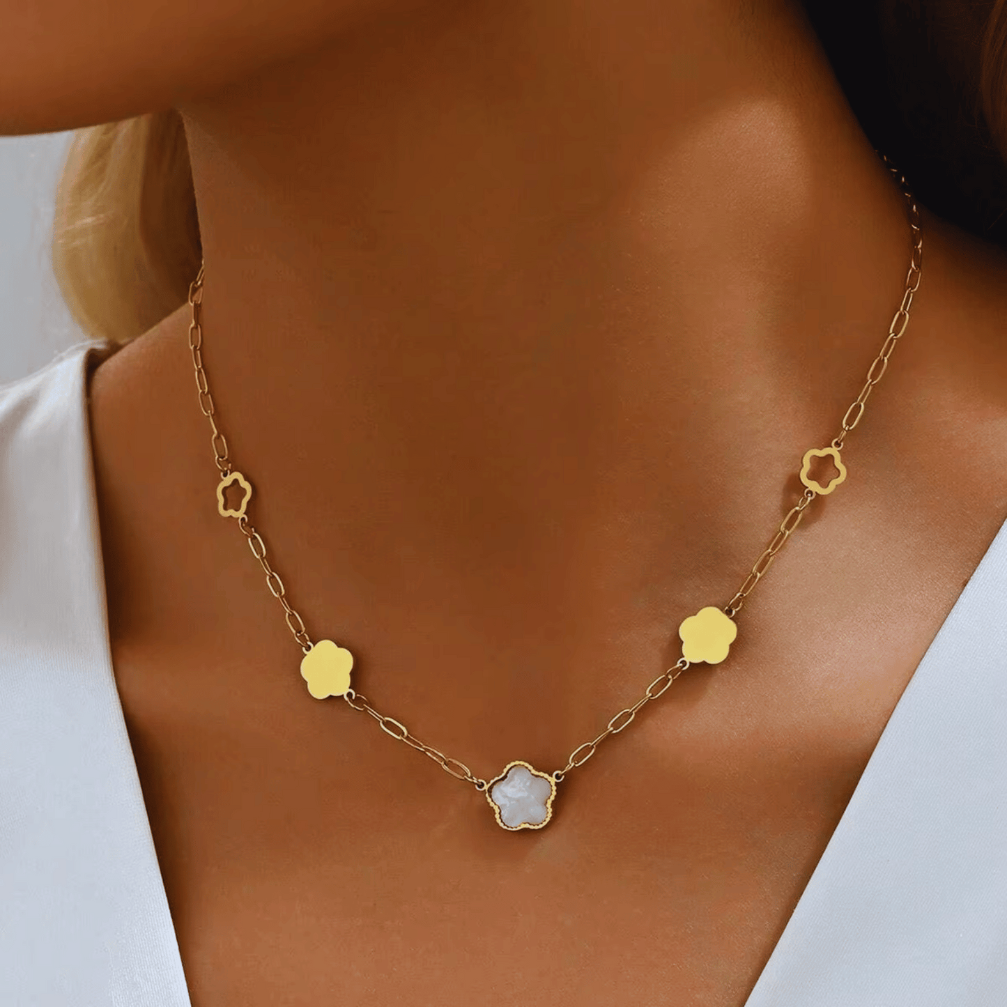 Cloe Flower Necklace