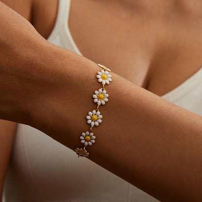 Fiona White Flowers Bracelet