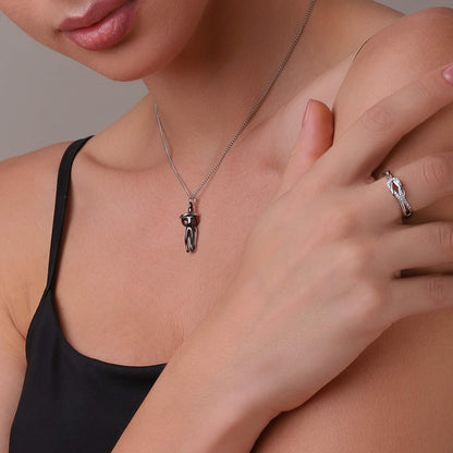 Amely Hug Necklace