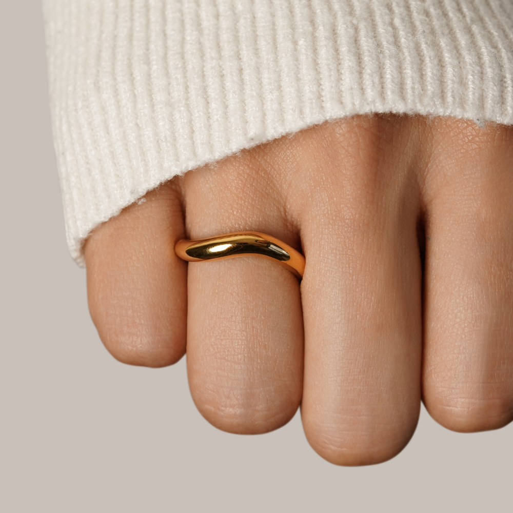 Lily Gold Wave Ring