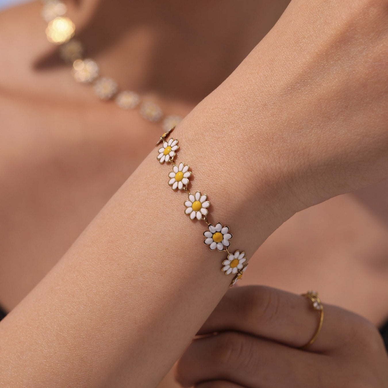 Fiona White Flowers Bracelet
