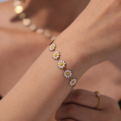 Fiona White Flowers Bracelet