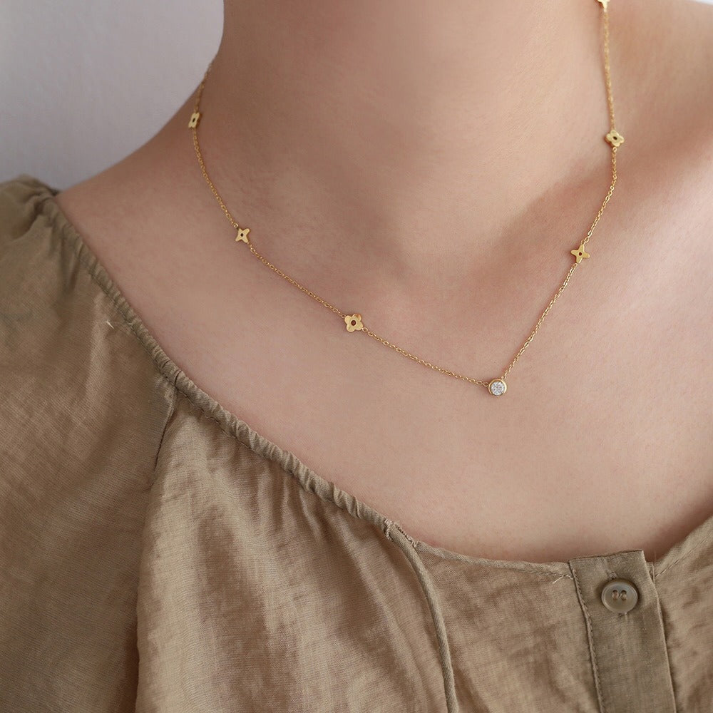 Élina Dainty Clover Necklace