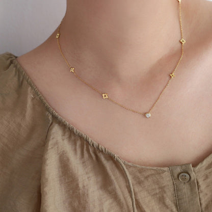 Élina Dainty Clover Necklace