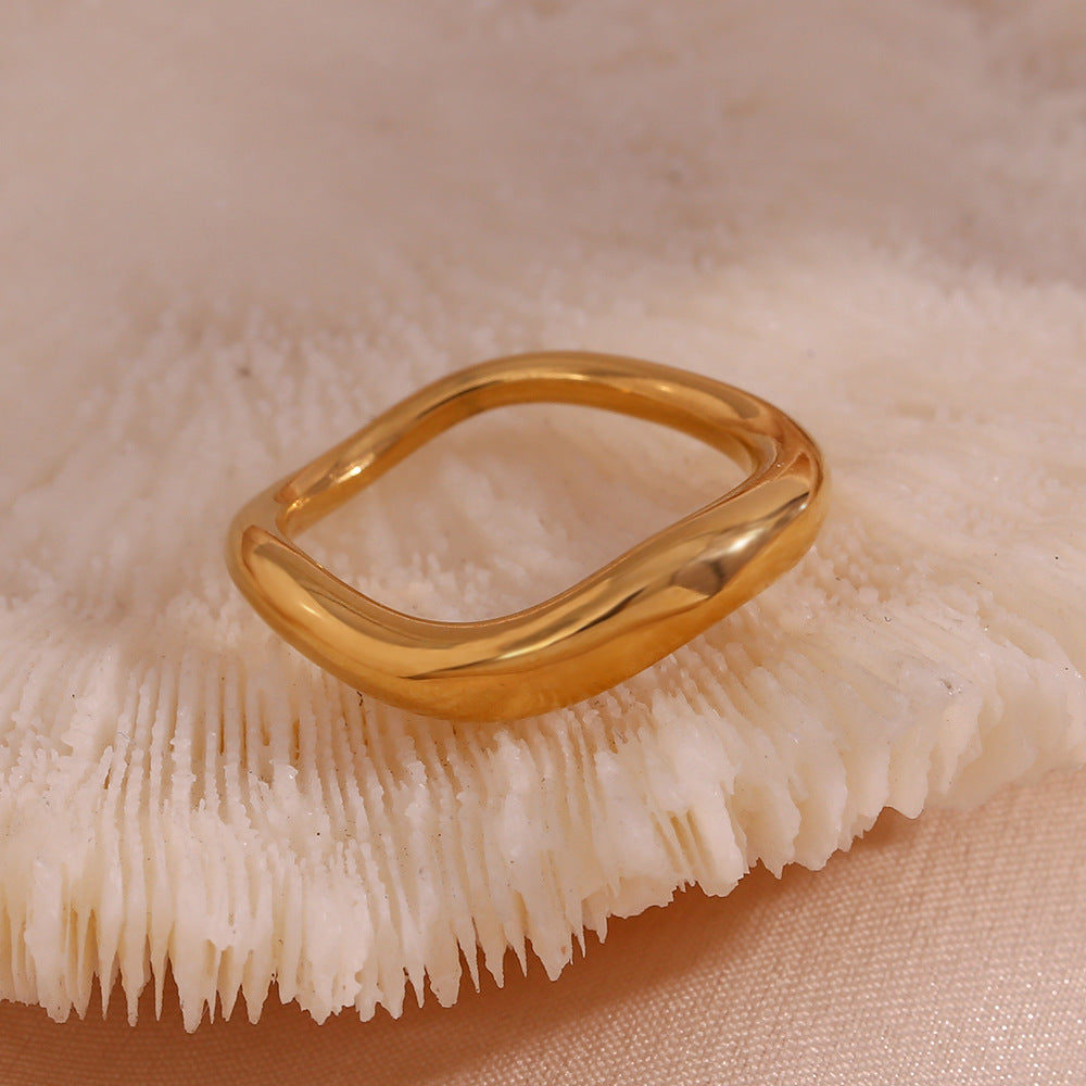 Lily Gold Wave Ring