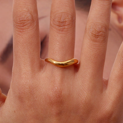 Lily Gold Wave Ring
