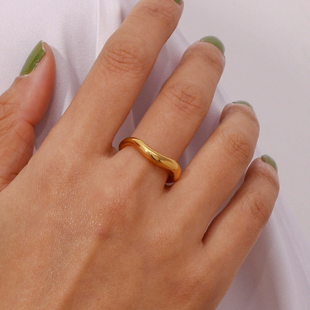 Lily Gold Wave Ring