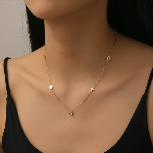 Élina Dainty Clover Necklace