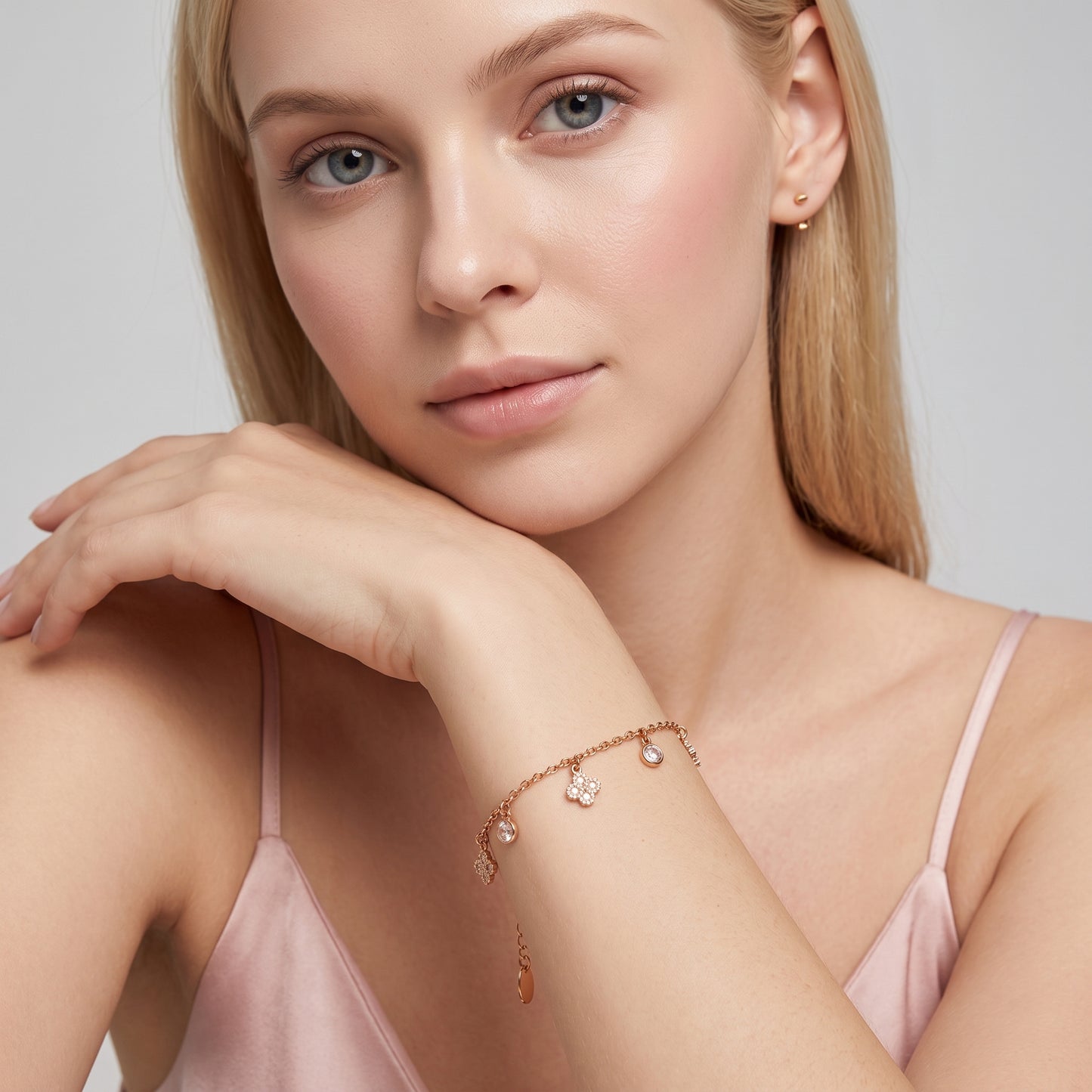 Sienna Multi-Charm Gold Clover Bracelet - Joie d’Or