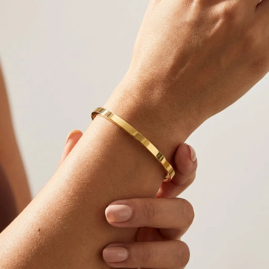 Sarah Gold Bangle - Joie d’Or