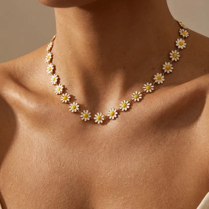 Fiona White Flowers Necklace - Joie d’Or