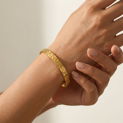 Emma Hamered Gold Bangle - Joie d’Or