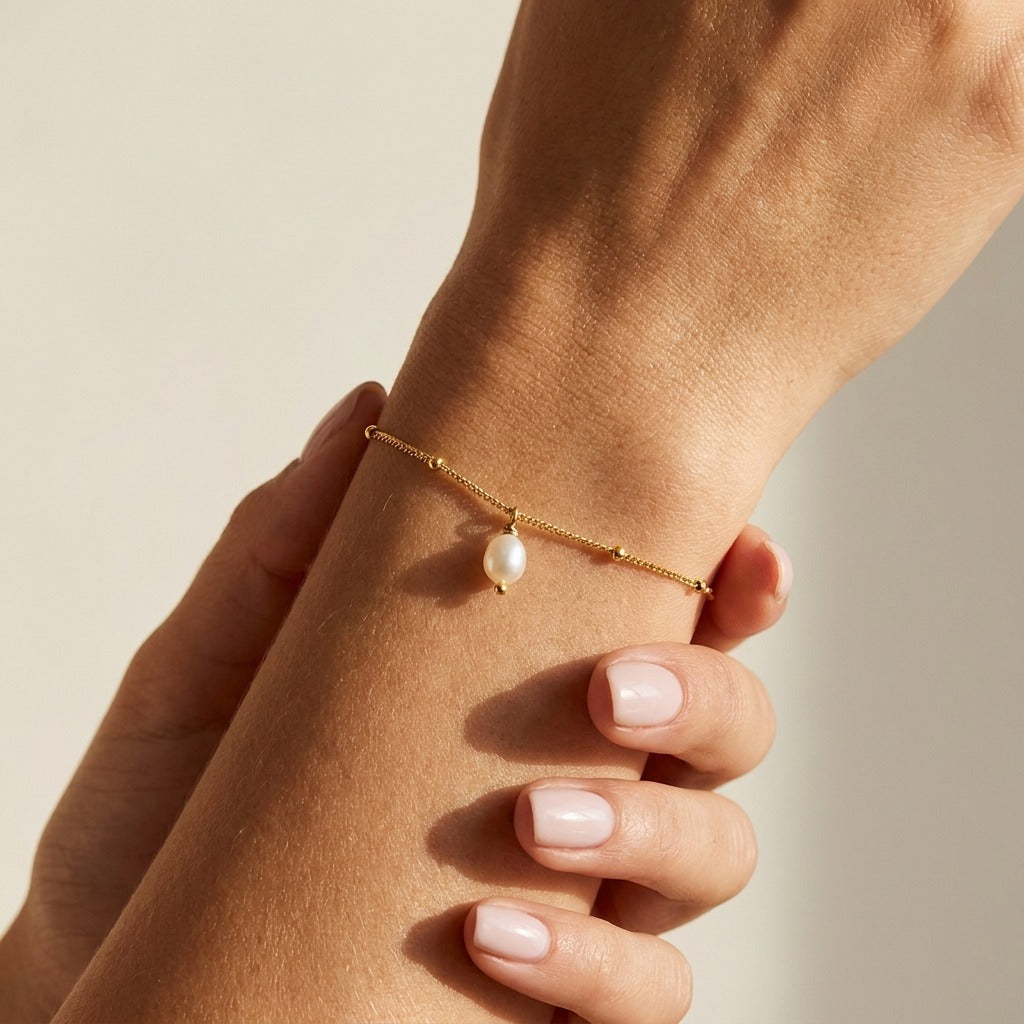 Léa Dainty Pearl Drop Bracelet - Joie d’Or