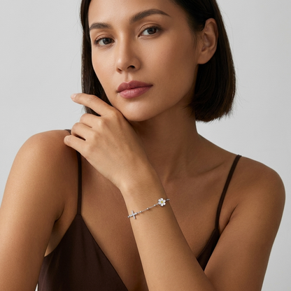 Elise Marguerite Croix Bracelet - Joie d’Or