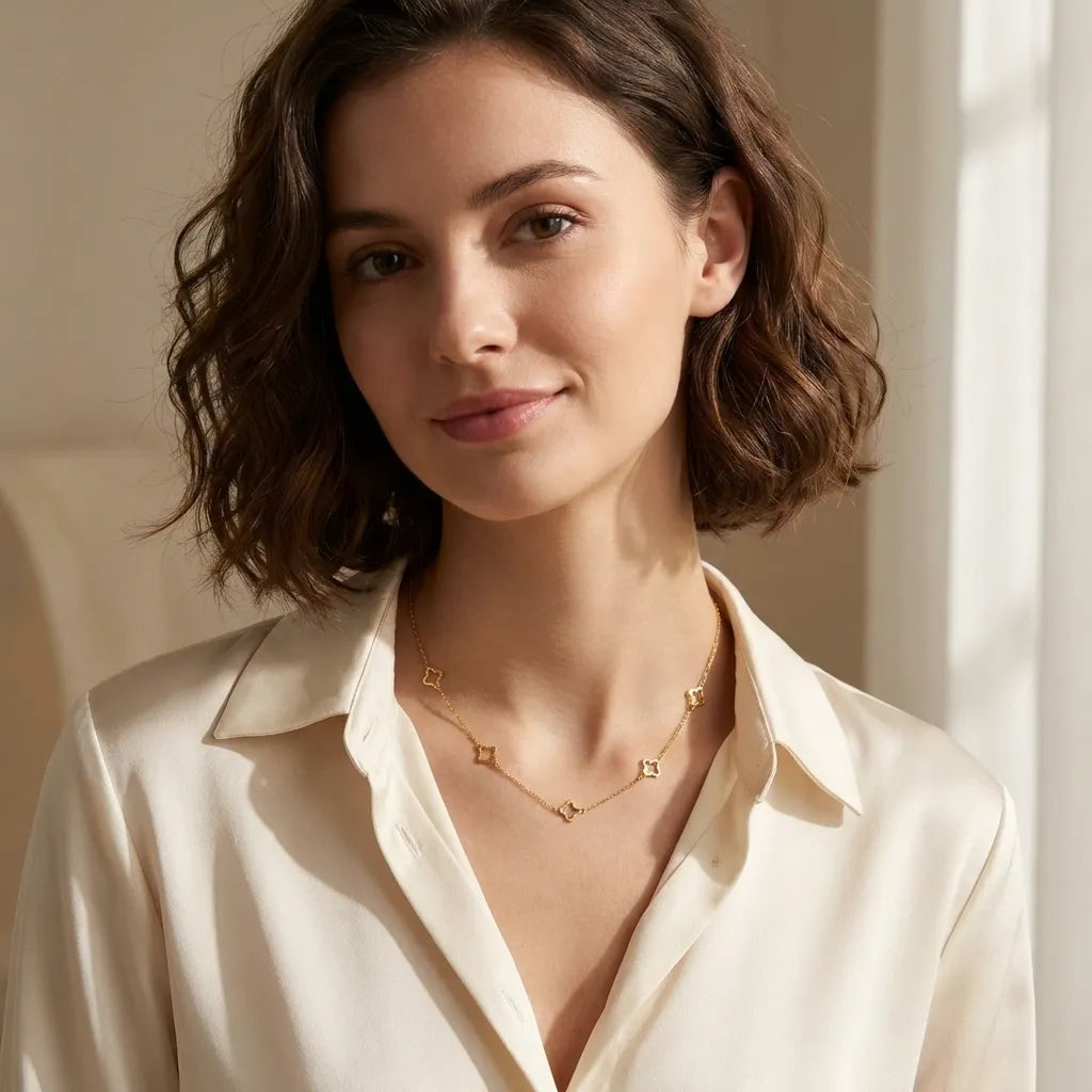 Inès Clover Outline Necklace - Joie d’Or