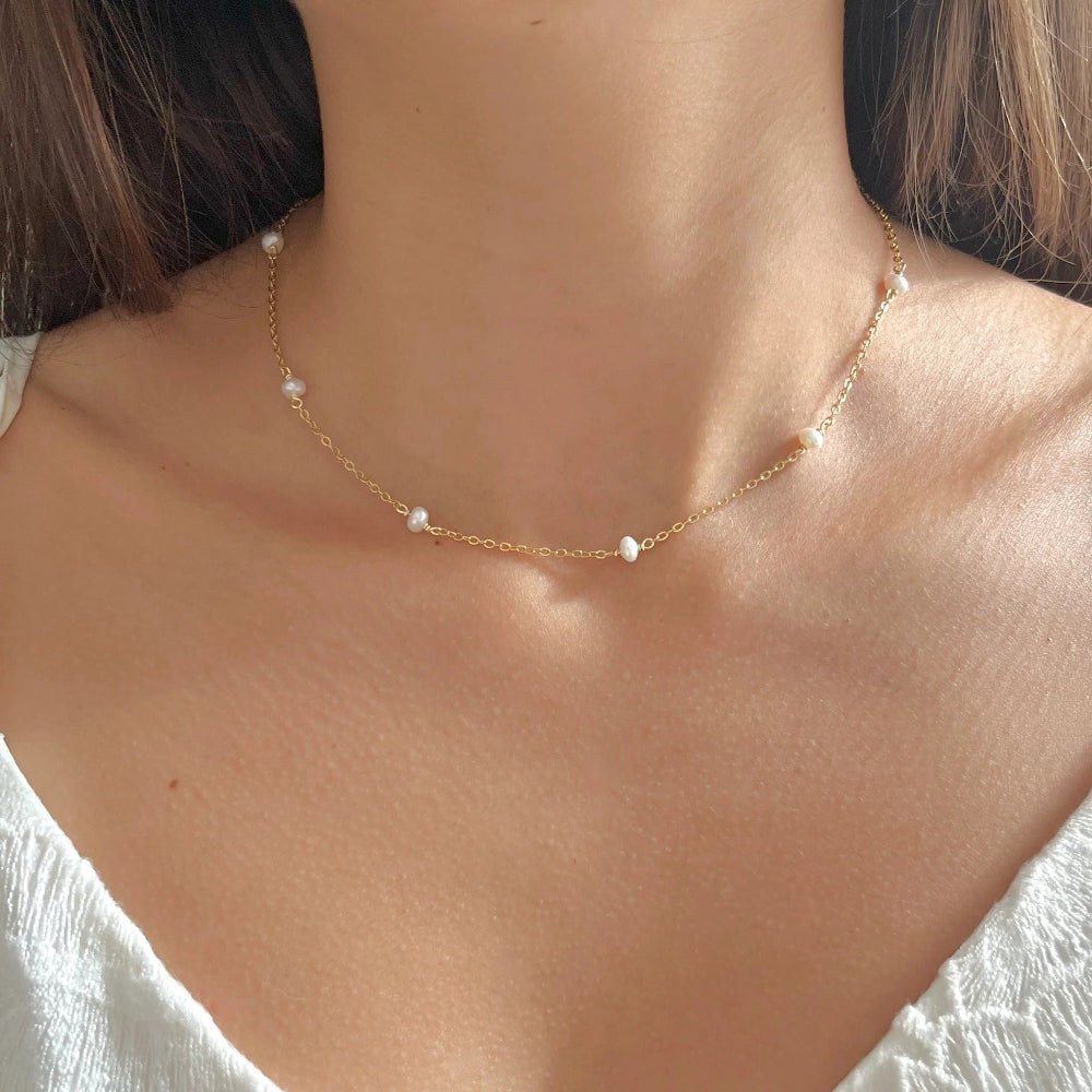 Élise Dainty Pearl Necklace