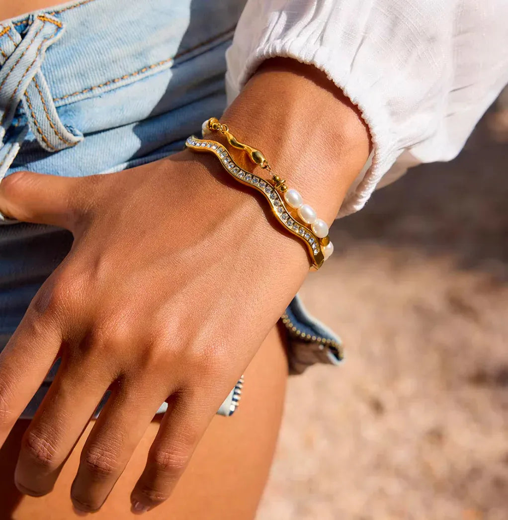 Amélie Wave Crystal Bangle