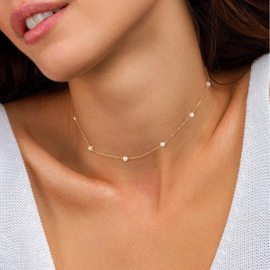 Élise Dainty Pearl Necklace