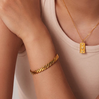 Emma Twist Bold Gold Bangle