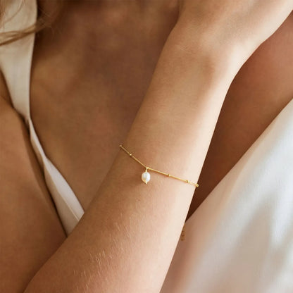 Léa Dainty Pearl Drop Bracelet