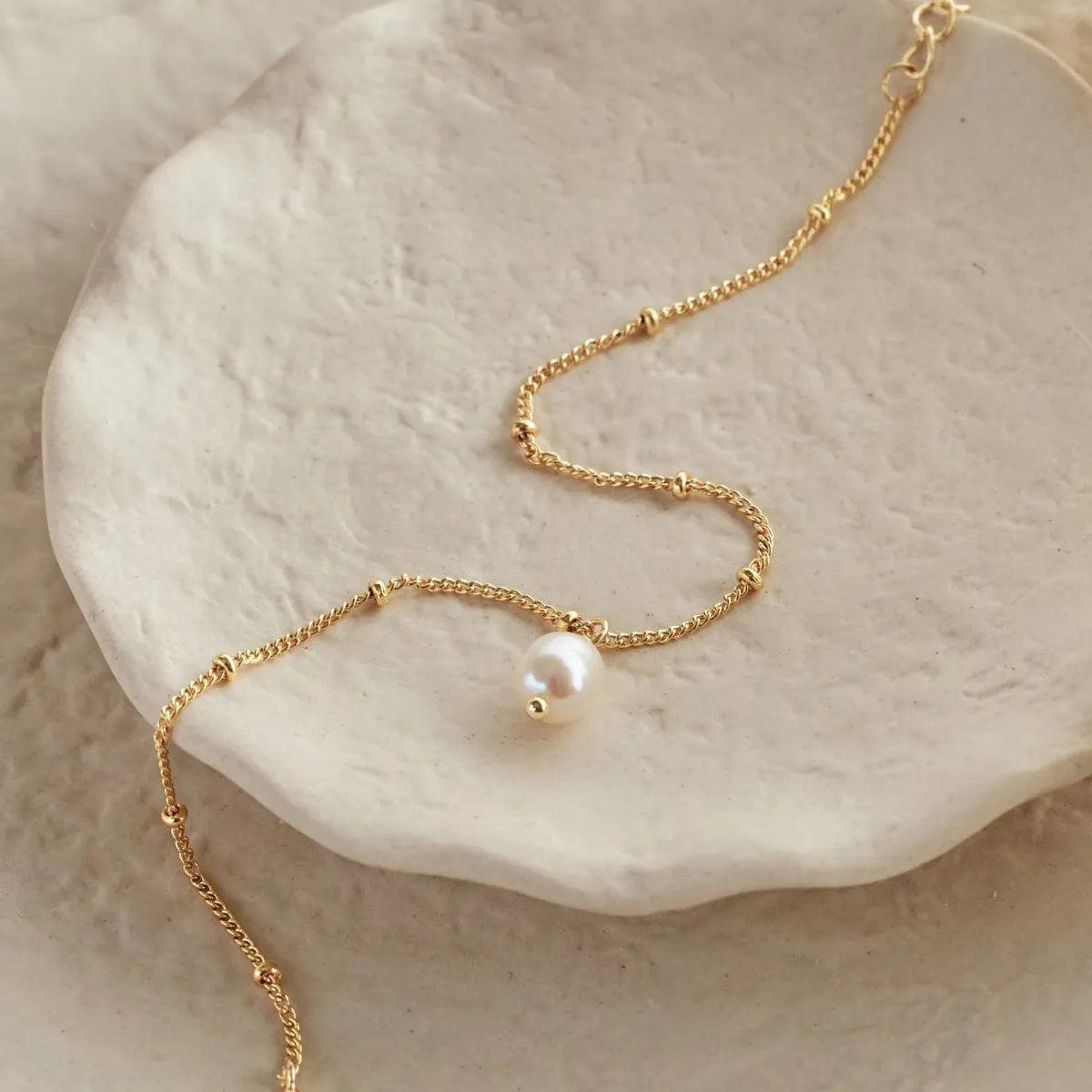 Léa Dainty Pearl Drop Bracelet