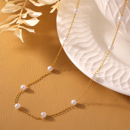 Élise Dainty Pearl Necklace