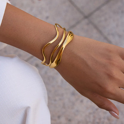 Emma Wave Gold Bangle