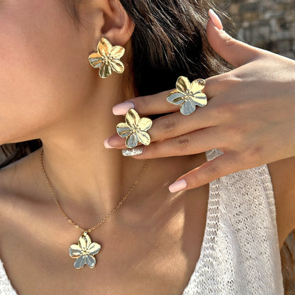 Alina Petal Ring