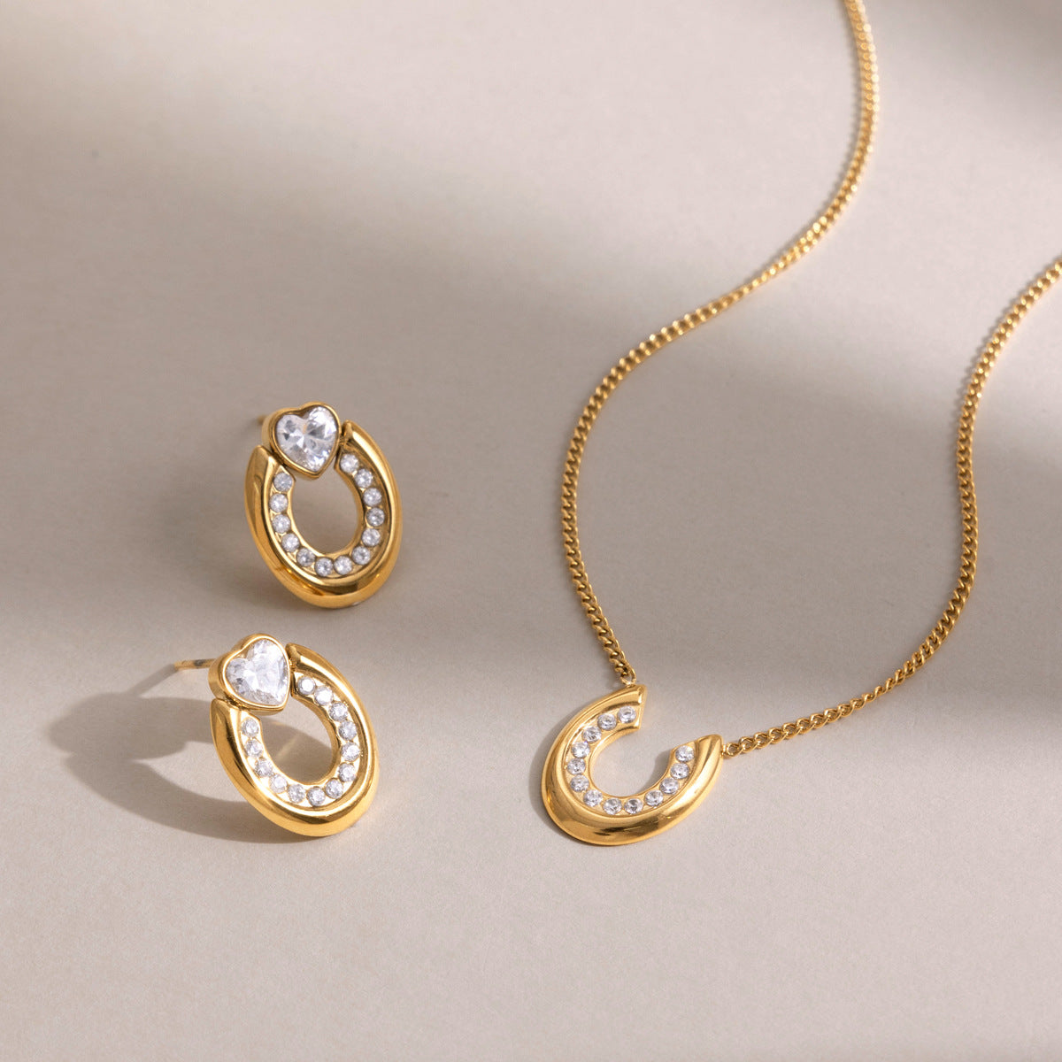 Léonore Horseshoe Crystal Gold Earrings