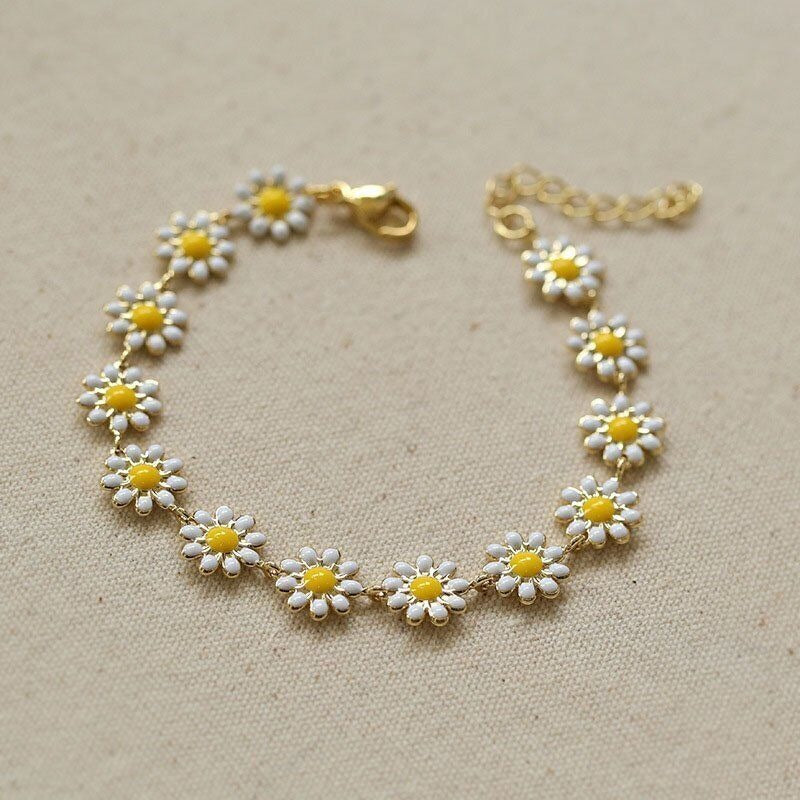 Fiona White Flowers Bracelet